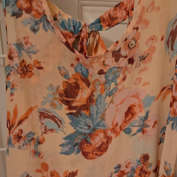 Forever 21 Peach Floral Top - Picture 14 of 15